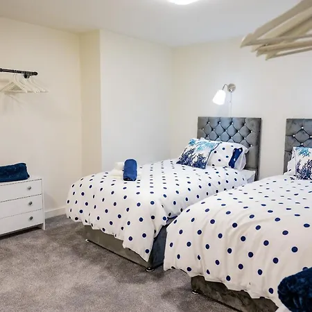 Lägenhet Bv Basement Navy Diamond Suites Apt Bradford (West Yorkshire)