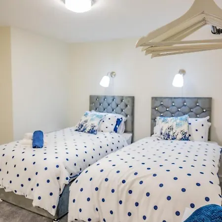 Lägenhet Bv Basement Navy Diamond Suites Apt Bradford (West Yorkshire)