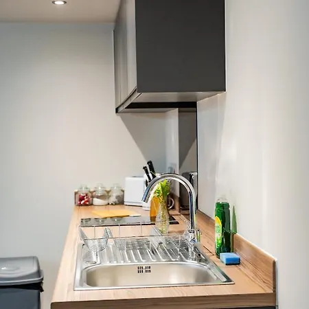 Lägenhet Bv Basement Navy Diamond Suites Apt Bradford (West Yorkshire)