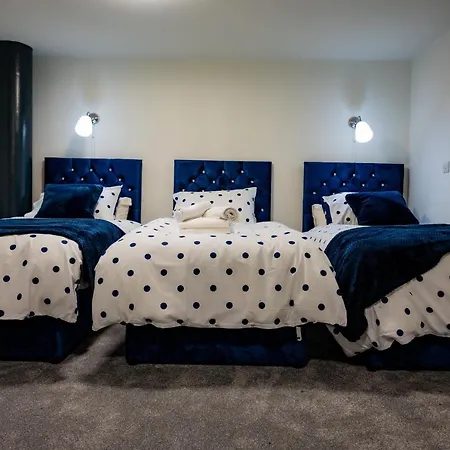 Bv Basement Navy Diamond Suites Apt * Bradford (West Yorkshire)