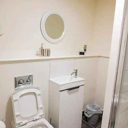 Bv Basement Navy Diamond Suites Apt Lägenhet
