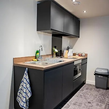 Bv Basement Navy Diamond Suites Apt Bradford (West Yorkshire)