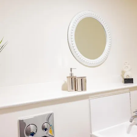 Bv Basement Navy Diamond Suites Apt Lägenhet