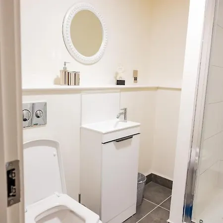 Lägenhet Bv Basement Navy Diamond Suites Apt