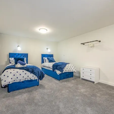 Bv Basement Navy Diamond Suites Apt Bradford (West Yorkshire)