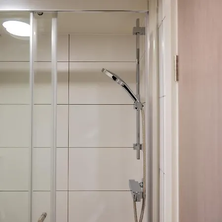 Apartment Bv Basement Navy Diamond Suites Apt Bradford (West Yorkshire)