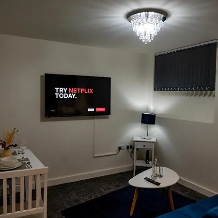 Bv Basement Navy Diamond Suites Apt * Bradford (West Yorkshire)