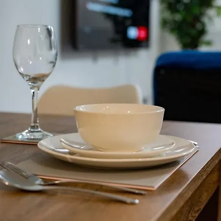 Apartment Bv Basement Navy Diamond Suites Apt Bradford (West Yorkshire)