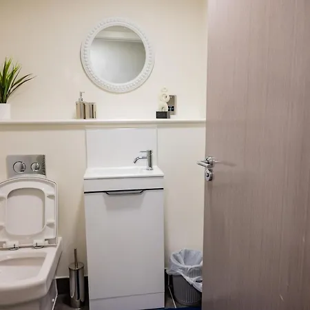 Bv Basement Navy Diamond Suites Apt Apartment *