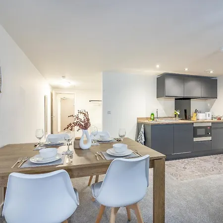 Bv Basement Navy Diamond Suites Apt Apartment *