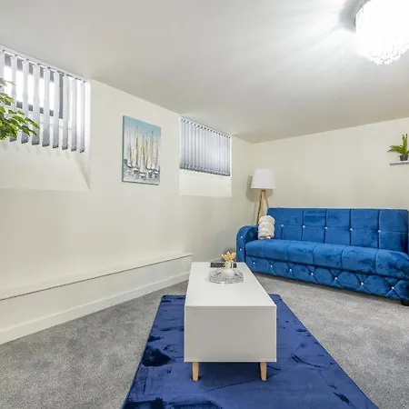 Apartment Bv Basement Navy Diamond Suites Apt Bradford (West Yorkshire)